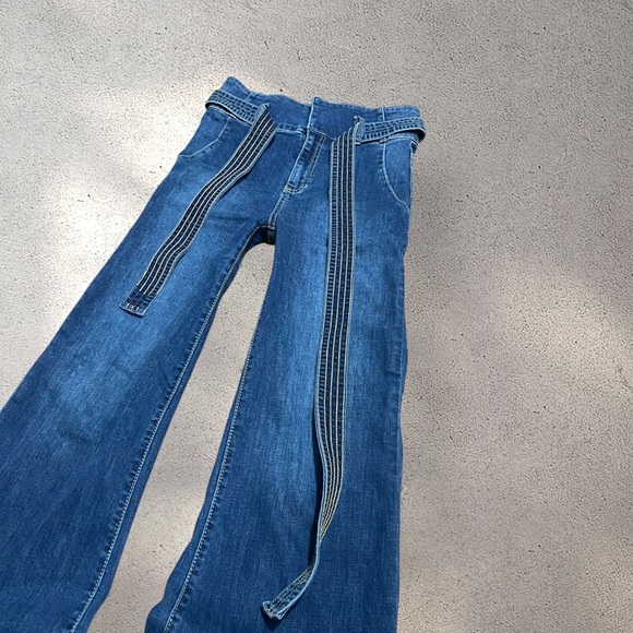 Sneak Peek High Rise Flare Jeans - Picture 3 of 6